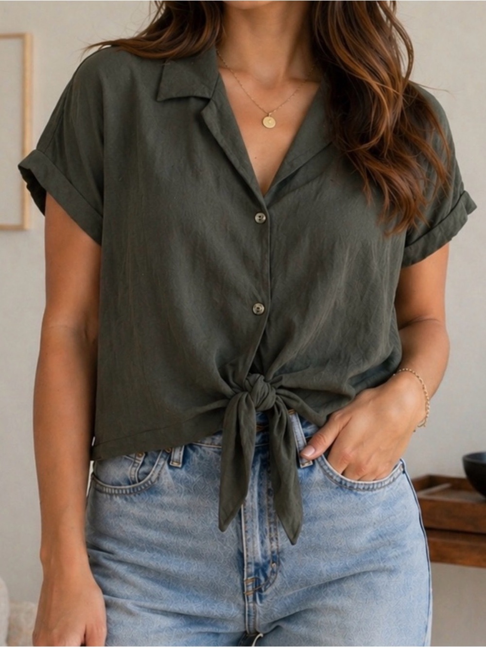 Aritzia/Wilfred Olive Green Short-Sleeve Button-Down Tie-Front Crop Collar Small